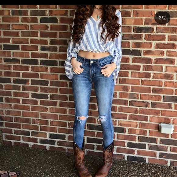 bell sleeve boutique top - Picture 2 of 2